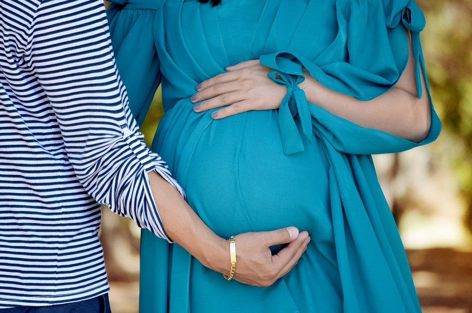 Newborn Photo Trend Alert: Bump Bowl Photos