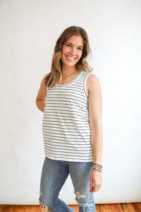 Maternity graphic tee. Pregnancy t-shirts. Maternity clothes. Cute maternity outfits. Pregnancy attire.  Maternity boutique. Maternity shops Canada. Maternity fashion Canada.