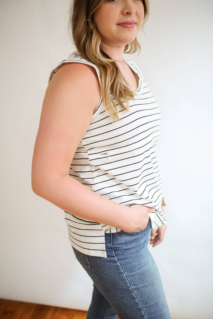 Maternity graphic tee. Pregnancy t-shirts. Maternity clothes. Cute maternity outfits. Pregnancy attire.  Maternity boutique. Maternity shops Canada. Maternity fashion Canada.