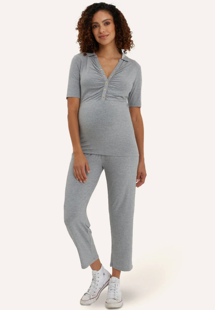 How to dress for breastfeeding. Maternity lounge wear. Maternity sleepwear. Breastfeeding sleepwear. Nursing lounge wear. T shirt for breastfeeding. Breastfeeding friendly. Easy clothes to nurse in.