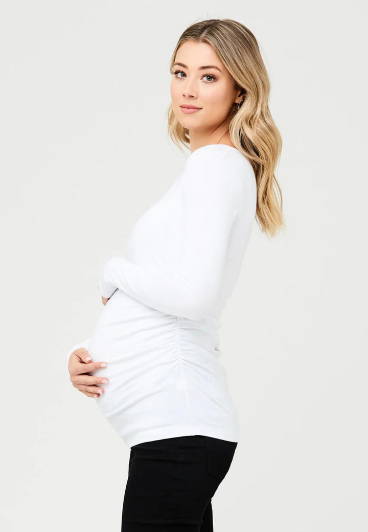 Maternity graphic tee. Pregnancy t-shirts. Maternity clothes. Cute maternity outfits. Pregnancy attire.  Maternity boutique. Maternity shops Canada. Maternity fashion Canada.