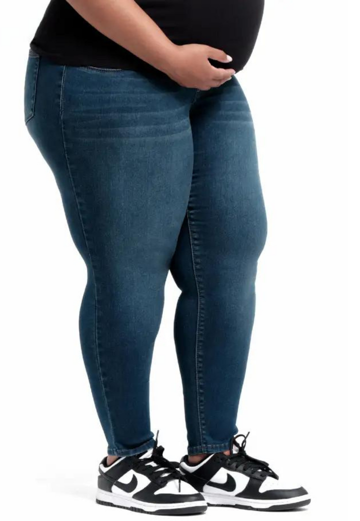  Maternity jeans Canada. Maternity denim Canada. Maternity pants. Pregnancy jeans. Pregnancy denim. Pregnancy leggings. Maternity leggings. Pregnancy full support legging. Tummy panel legging. Pregnancy legging.