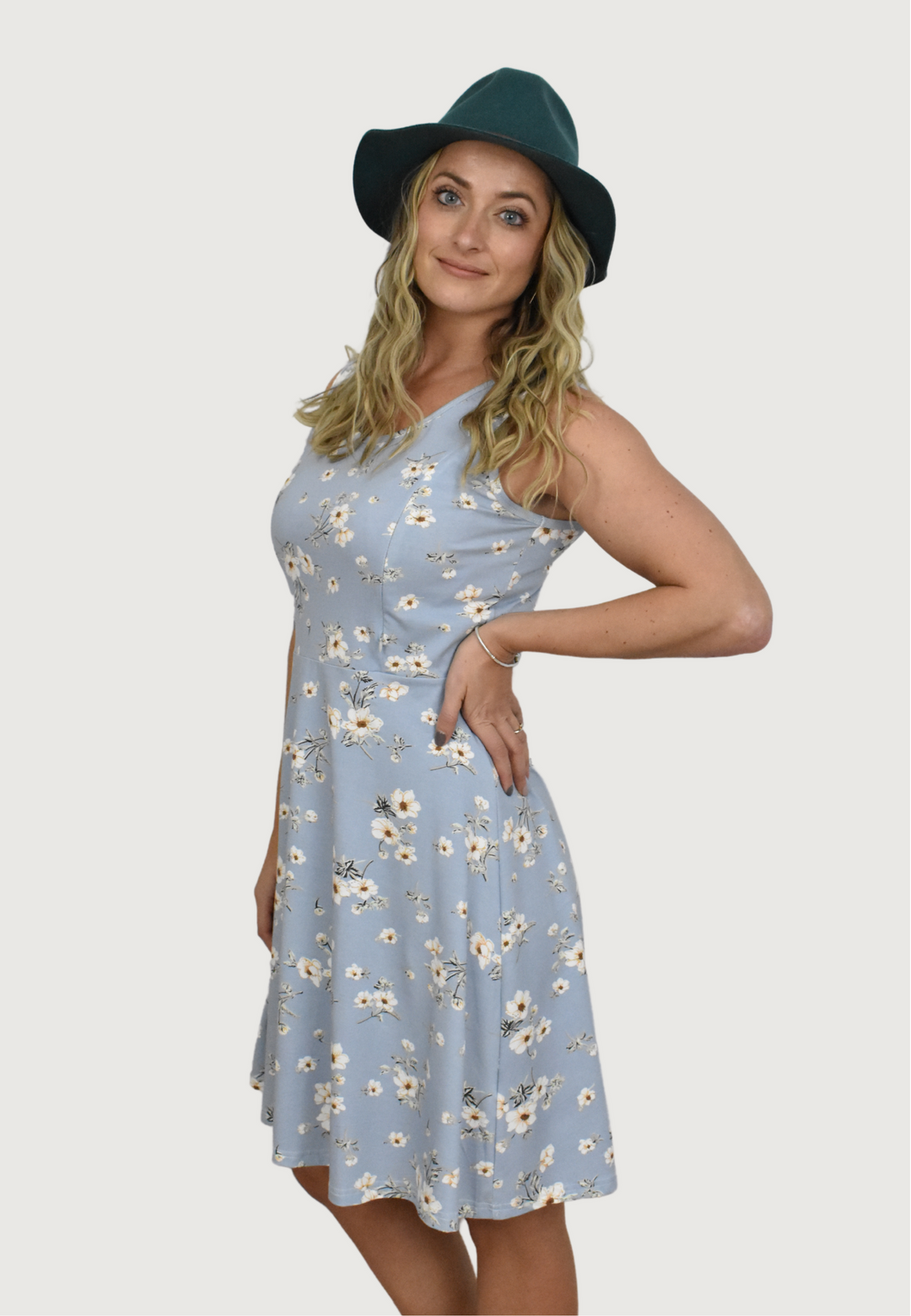 Affordable maternity clothing Canada. Maternity clothes Calgary. Maternity clothes Canada. Nursing dresses for breastfeeding. Free Shipping.